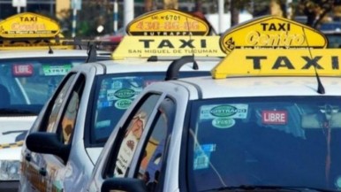 Los taxistas realizan un reclamo en la zona de El Bajo 