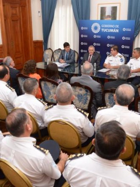 Jaldo se reunió con la Plana Mayor de la Policía