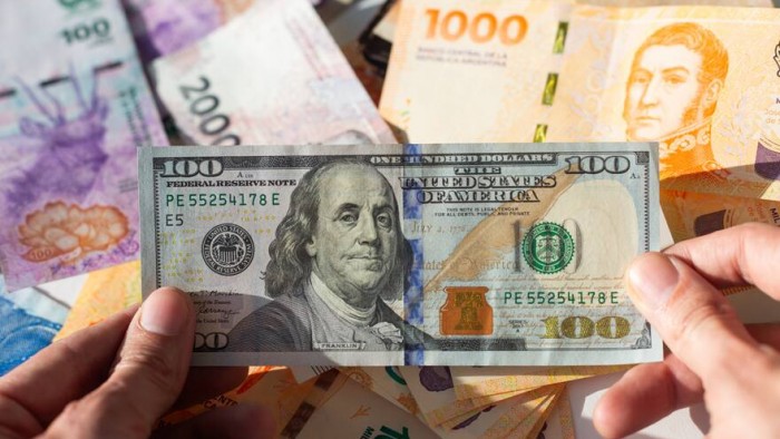 Con un dólar a $1500: qué necesita el mercado para frenar la tensión cambiaria, según los especialistas