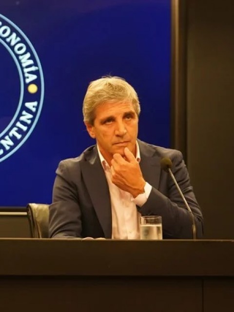 El Banco Central negocia préstamos con bancos internacionales para cumplir con la meta del FMI