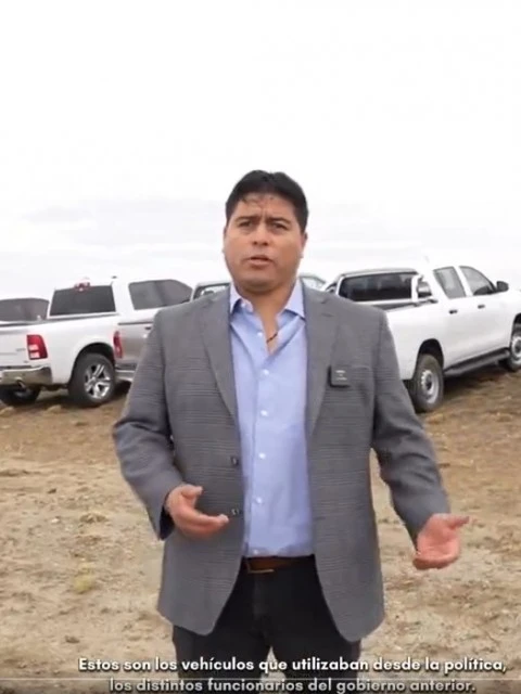 Un gobernador rematará el 80% de los vehículos oficiales y pidió "que los exfuncionarios devuelvan los autos"
