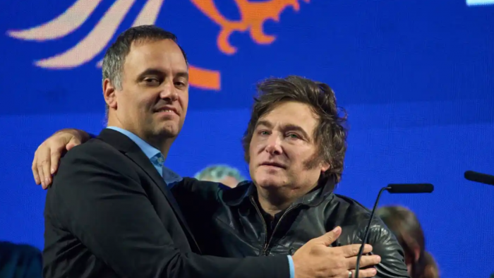 Milei resiste la presión: blindaje a Adorni y batalla por el relato del 24 de marzo