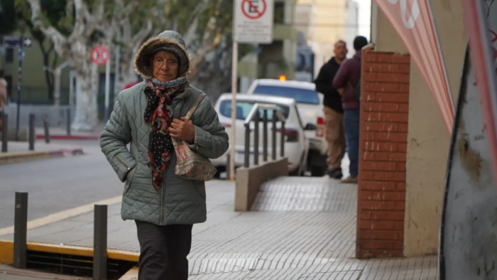 A salir abrigado: seguirá "fresquito" este martes en Tucumán
