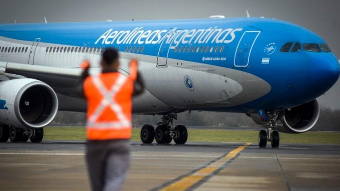 Aumentan las tasas aeroportuarias y podrían subir los vuelos internacionales