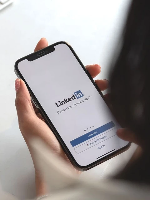 Cómo explorar un perfil en LinkedIn discretamente