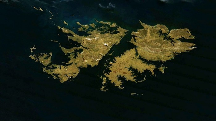 La construcción de un mega puerto en Malvinas aumenta la tensión con Gran Bretaña por la Antártida