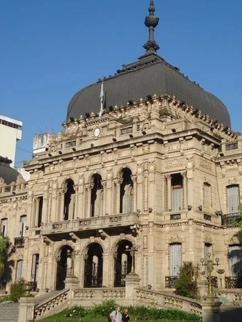 El sector público no trabajará el viernes 2 de mayo