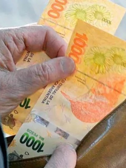 Los salarios en Argentina superan a la inflación en julio, pero la pobreza persiste