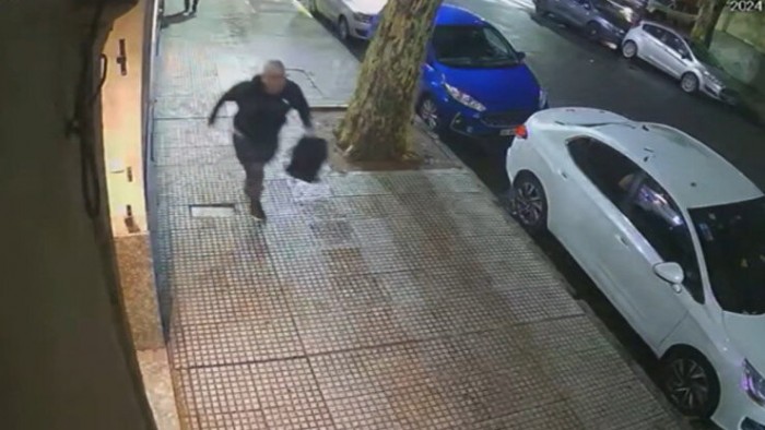 Nuevos videos: así escapaba el asesino del peluquero de Recoleta 