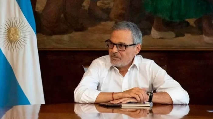 El ministro Russo autorizó una adjudicación directa por más de $573 M para una empresa farmacéutica