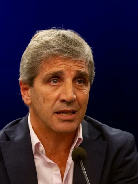 Caputo anunció que hubo superávit fiscal por cuarto mes