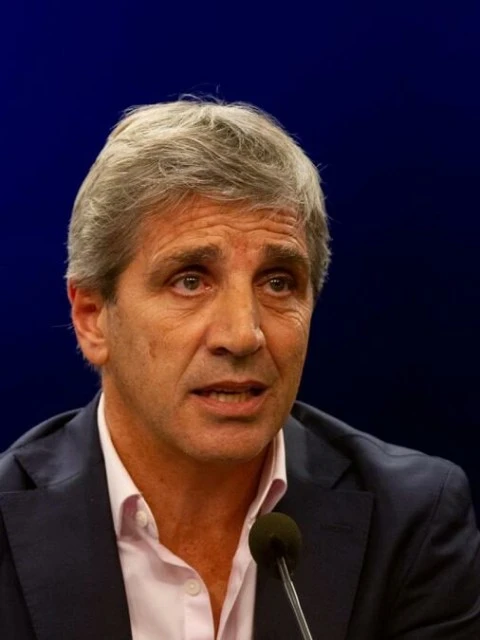Caputo anunció que hubo superávit fiscal por cuarto mes