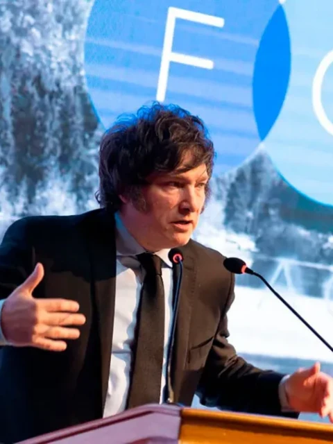 Milei, viajó en el tango 11 y expondrá ante 150 países en el Foro Llao Llao
