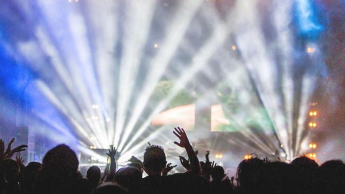 Fiestas electrónicas: entre los prejuicios y el amor