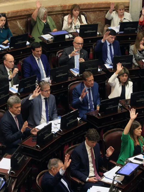 Los Senadores se aumentaron el sueldo y definieron un aguinaldo extra