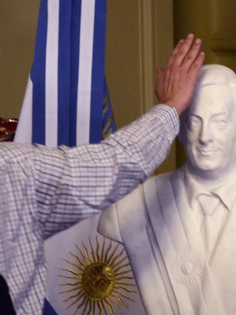 Reemplazarán un busto de Néstor por uno de Menem