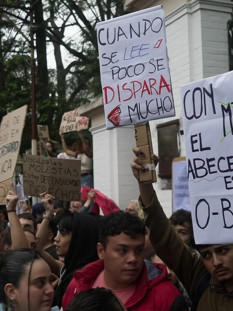 Tras la masiva marcha, el Gobierno convocó a una reunión a los universitarios por el presupuesto